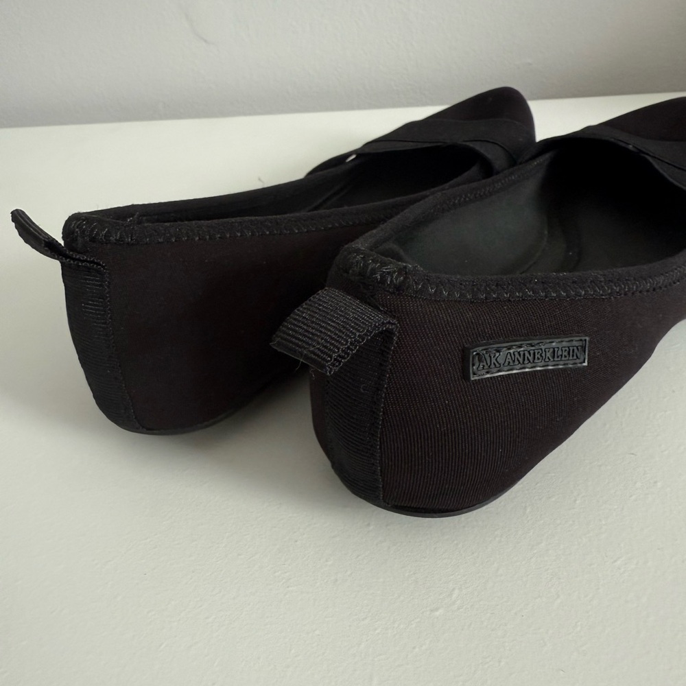 Anne Klein Black Womens Flats - Picture 5 of 6